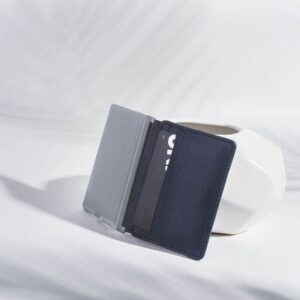 Cartera de piel reciclada y power bank